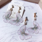 ひらひら白の蝶々ピアス