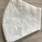 お肌に優しいダブルガーゼ　マスク　高級イタリア　コットン 刺繍レース　涼しいマスク　接触冷感生地クールローレルに変更も可能