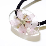 桜の花びらのヘアゴム