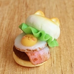 「チラたまニャンバーガー(シンプルモチモチバンズ)」ストラップ・イヤホンジャック・フックピアス等に