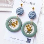 ミモザの押し花ピアス／イヤリング