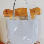 ＊送料無料＊リネンのふんわり~羽刺繍のトートバッグ