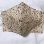 【少し大きめ】小花柄コットンの立体型マスクカバー（ピンク小花）