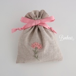 ［半額］手刺繍巾着ポーチ ❁ カーネーション