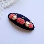 刺繍りんごのパッチンピン