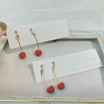 さくらんぼビジュー　小さめ　ピアス