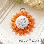 ＊再販×3＊【送料無料】フラワーマタニティロゼット　マタニティマーク　シルクフラワーロゼット　両面マタニティ　オレンジ　ひまわり　ストーン付き