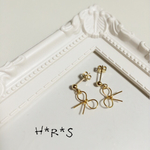 シンプルリボンピアス