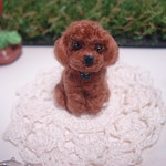 犬　トイプードル(小）　イヤホンジヤック、ストラップ、ドールハウス