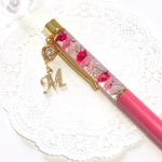【選べるイニシャルチャーム】優しい桜色のハーバリウム ボールペン