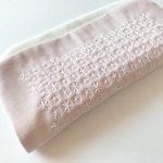 特別な日のおともに　小花刺し子ハンカチ