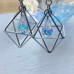再販×16  夜の魔術部　八面体の中の虹ガラス　ピアス　イヤリング