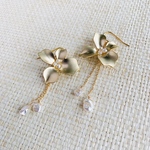 クレマチスのピアス