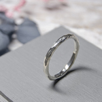 でこぼこ シルバープレーンリング 2.0mm幅 鎚目 シルバー950｜SILVER RING 指輪 シンプル アクセサリー｜241