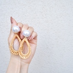 𓐍パール×ドロップラタン𓐍ピアス/イヤリング　インポート　大振り　春　夏　キレイめ　お呼ばれ　結婚式　お団子　リネン　金属アレルギー対応