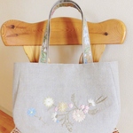 ＊送料無料＊一点もの＊リネンのマチ付き刺繍トート
