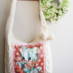 くまショルダー★ホワイトニットBAG！内側ポケット付き！