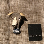 陶器ブローチ   イタグレbrooch