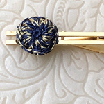 かぎ針編みのネクタイピン 