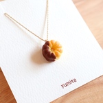 フレンチクルーラーのネックレス　ちいさなパンとお菓子のアクセサリー