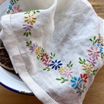 手刺繍リネンのクロス