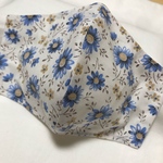 ブルーの花柄コットンの立体型マスク
