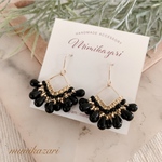 ブラックのしずくたっぷりピアス/イヤリング　樹脂フックピアス