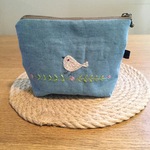小さい鳥さん刺繍ポーチ(水色〕