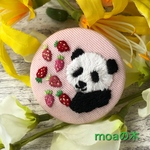 パンダ刺繍いちごの缶バッジ🍓