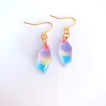 虹色 ピアス