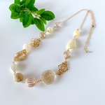 ＊ホワイト×アンティークゴールド のネックレス