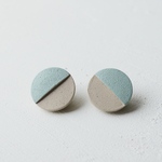 カラーブロックのイヤリング ••グレージュ×アッシュグリーン••