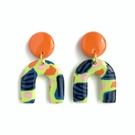 lime green jolly dangle ライムグリーンの逆さUピアス/イヤリング(アレルギー対応)