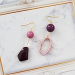 紫とピンクのアシンメトリーピアス
