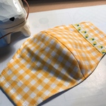 大人マスク　黄色イチゴ