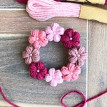 刺繍糸のフラワーブローチ🌸