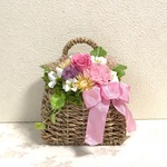 ピンクの薔薇とカーネーションのアレンジ♪母の日桃色プリザーブドフラワー花ブリザードフラワー結婚式誕生日プリザ薔薇プレゼント誕生日バラギフト花器サプライズ結婚祝い退職祝い卒業祝いリボン 