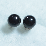 ブラックオニキスのスタッドピアス（6mm・チタンポスト）
