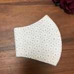 レースマスク☆白×ベージュ☆ノーズワイヤーポケット・フィルターポケット付き☆刺繍マスク