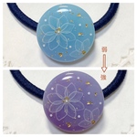 紫外線で色が変わる！煌めきflowerヘアゴム(ブルー)