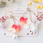 紫陽花とコットンパール♡　ゆれるフープピアス/樹脂ノンホールピアス（イヤリング）
