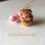フェレットとハンバーガーのストラップ