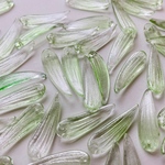 15個　チェコガラスビーズ  花びら 花弁 草シルバー