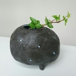 渦巻き模様の花器