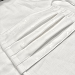 白い刺繍のプリーツマスク✳︎鼻ワイヤーあり　大人用ふつうサイズ　小さめサイズ　夏用にも