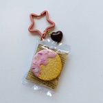 いちごチョコがけクッキーのキーホルダー