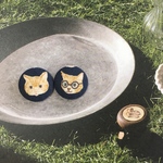 メガネにゃんこのくるみボタンピアス ／イヤリング
