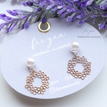 一粒スワロフスキーパールとお花リース♡　ピアス/樹脂ノンホールピアス（イヤリング）