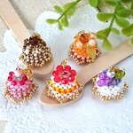 小さなケーキのビーズチャーム＊5個セットで