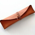 送料無料【牛革】ライトブラウン 大人の革のペンケース